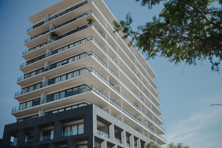 Binen 806 | No Cleaning Fee - Leon
