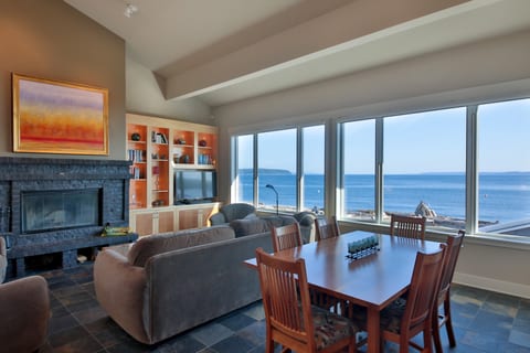 Artisan Beach House on Sunlight Beach