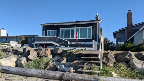 Artisan Beach House on Sunlight Beach