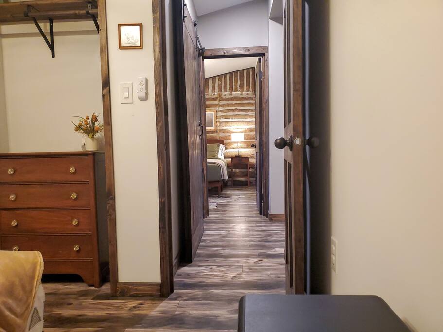 Log Cabin • King Bed • Rocking Chair Covered Porch