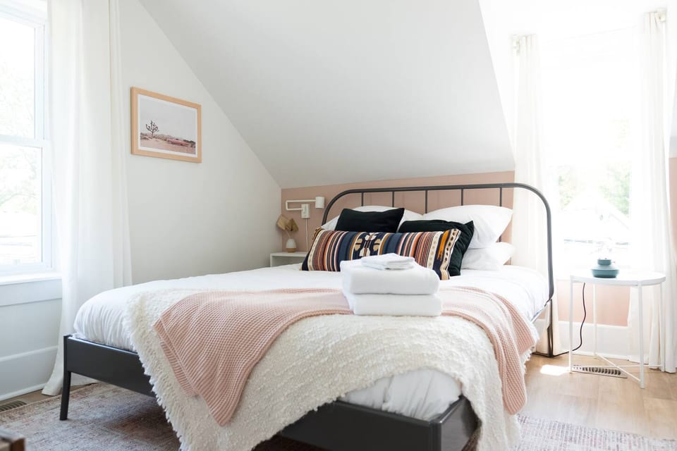 Scandi Inspired 4 Bed House (Sandbanks Pass Incl.) - Prince Edward