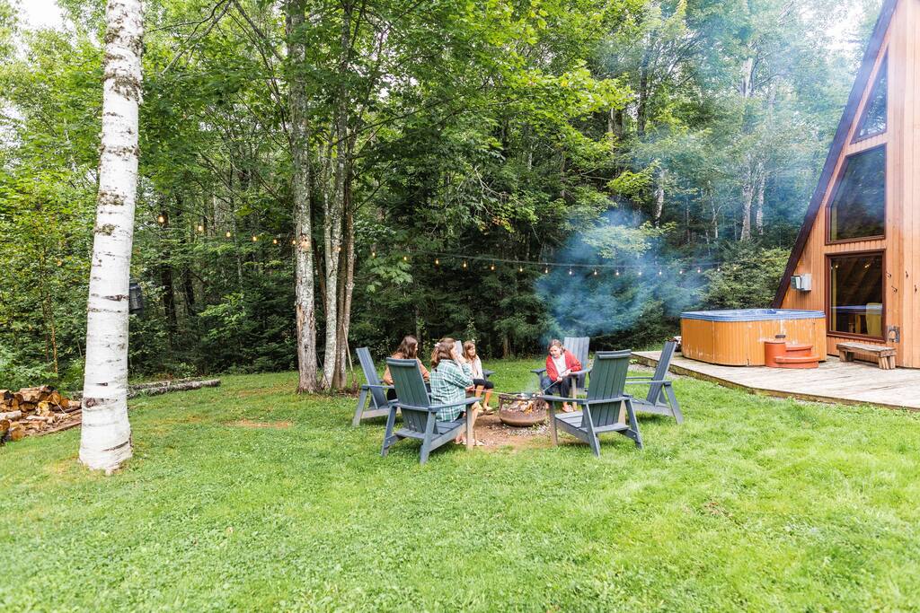 Peaceful Wentworth A-Frame w/ Hot Tub and Starlink - Westchester Station Peaceful Wentworth A-Frame w/ Hot Tub and Starlink - Westchester Station