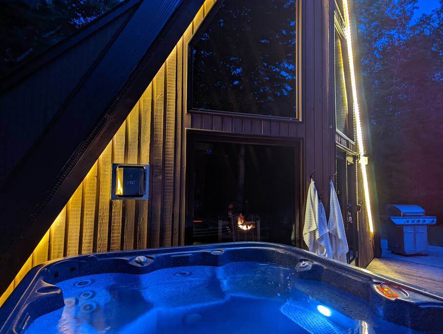 Peaceful Wentworth A-Frame w/ Hot Tub and Starlink - Westchester Station Peaceful Wentworth A-Frame w/ Hot Tub and Starlink - Westchester Station