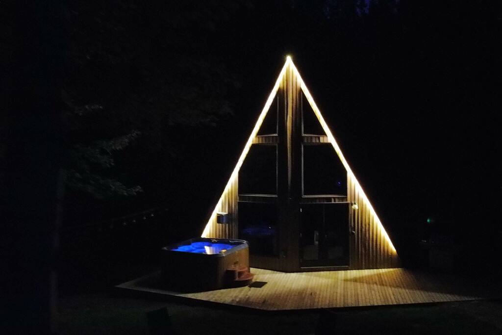 Peaceful Wentworth A-Frame w/ Hot Tub and Starlink - Westchester Station Peaceful Wentworth A-Frame w/ Hot Tub and Starlink - Westchester Station