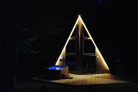 Peaceful Wentworth A-Frame w/ Hot Tub and Starlink
