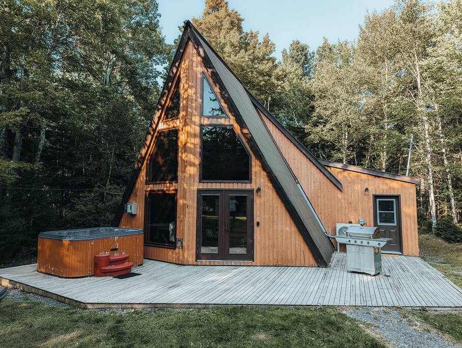 Peaceful Wentworth A-Frame w/ Hot Tub and Starlink - Westchester Station Peaceful Wentworth A-Frame w/ Hot Tub and Starlink - Westchester Station