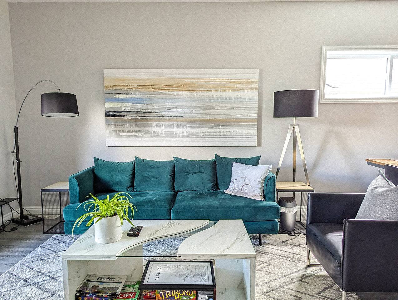 2 Bed, Downtown Modern Townhouse