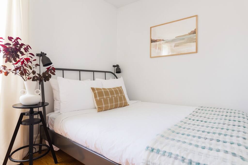 5 Bed Home in Wellington, 5 min Walk to Downtown