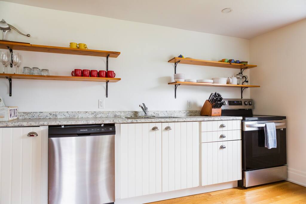 5 Bed Home in Wellington, 5 min Walk to Downtown