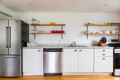 5 Bed Home in Wellington, 5 min Walk to Downtown