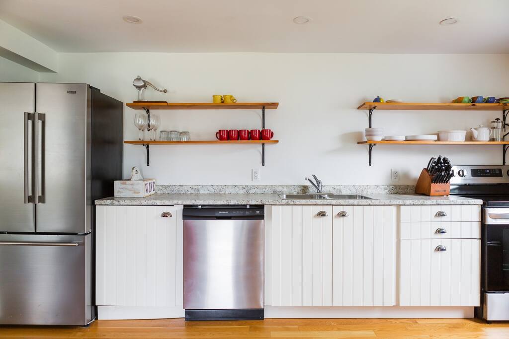5 Bed Home in Wellington, 5 min Walk to Downtown
