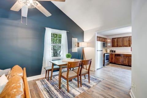 Cozy Oasis of Downtown Clarksville!