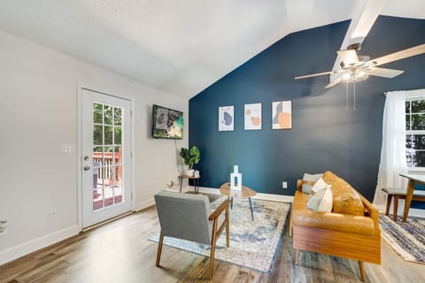 Cozy Oasis of Downtown Clarksville!