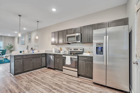 A Taste of Luxe *Upscale Condo* Near Nashville and Ft Campbell