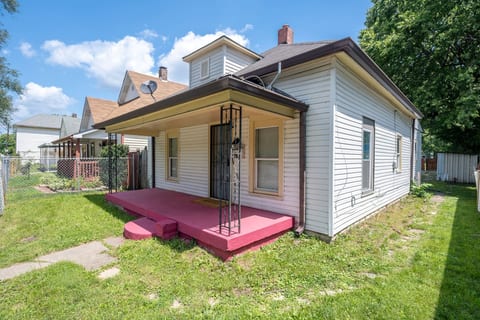 Affordable Retreat Near Indianapolis Motor
