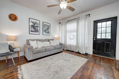 5 Min-Lucas Stadium~Bates-Hendricks~Pet Friendly