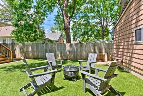6 Bedroom Duplex Sleeps 14 Close to Lucas/Downtown