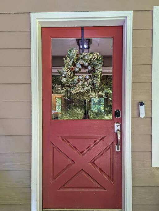 Coming for the holiday season! Starting around the first part of Novemeber - Tree Top Haus get decorated for the season! 