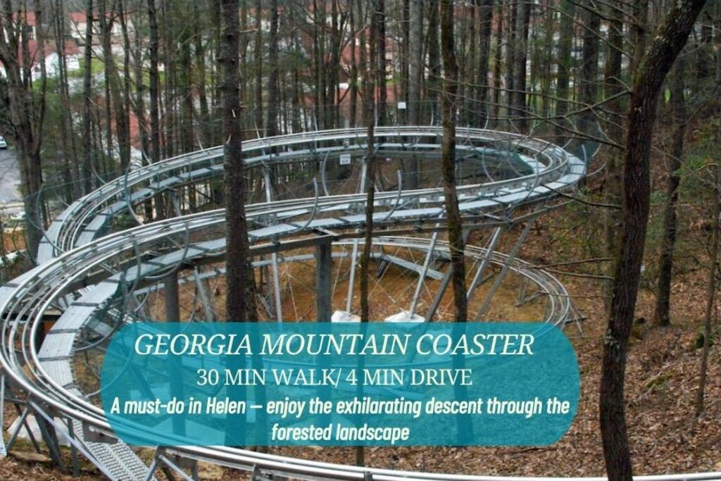 treetop-haus*-hot-tub*theatre*arcade*dog-friendly/