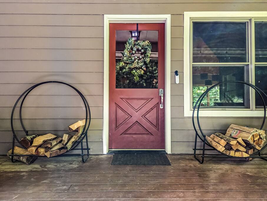 Coming for the holiday season! Starting around the first part of Novemeber - Tree Top Haus get decorated for the season! 