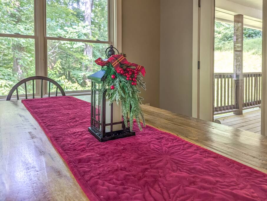 treetop-haus*-hot-tub*theatre*arcade*dog-friendly/