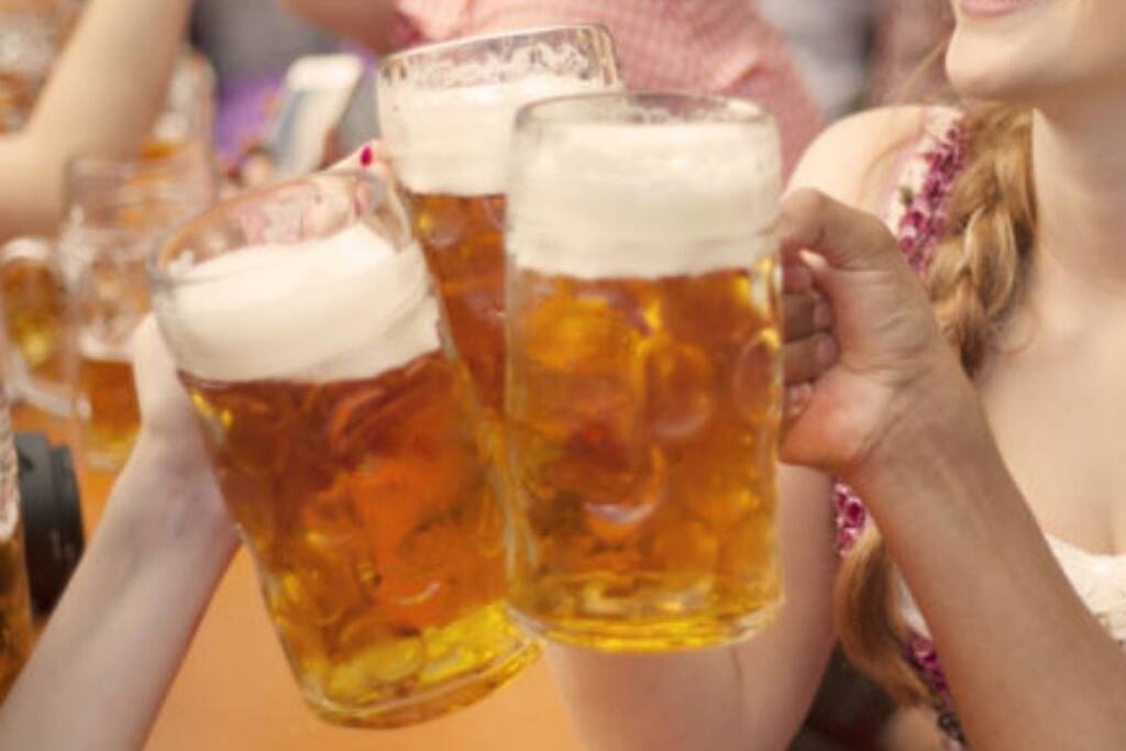 treetop-haus*-hot-tub*theatre*arcade*dog-friendly/