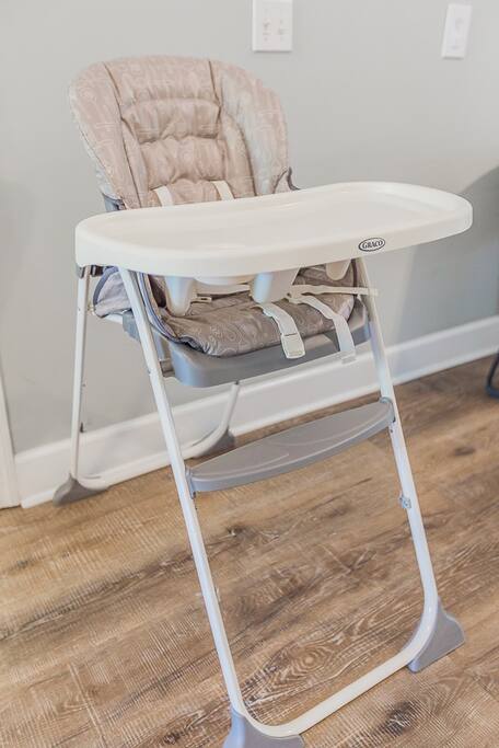 Make traveling just a little easier....Highchair can be set out for your stay! Just request it! Make traveling just a little easier....Highchair can be set out for your stay! Just request it! - N. Chatt Charm - 2 Bedroom - Walk to Walnut St Bridge, Coolidge Park, and the river! - Chattanooga