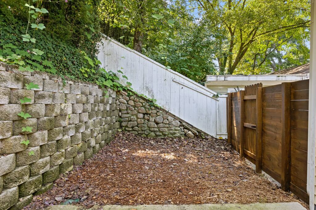 N. Chatt Charm - 2 Bedroom - Walk to Walnut St Bridge, Coolidge Park, and the river! - Chattanooga N. Chatt Charm - 2 Bedroom - Walk to Walnut St Bridge, Coolidge Park, and the river! - Chattanooga