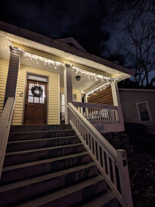 N. Chatt Charm - 2 Bedroom - Walk to Walnut St Bridge, Coolidge Park, and the river!