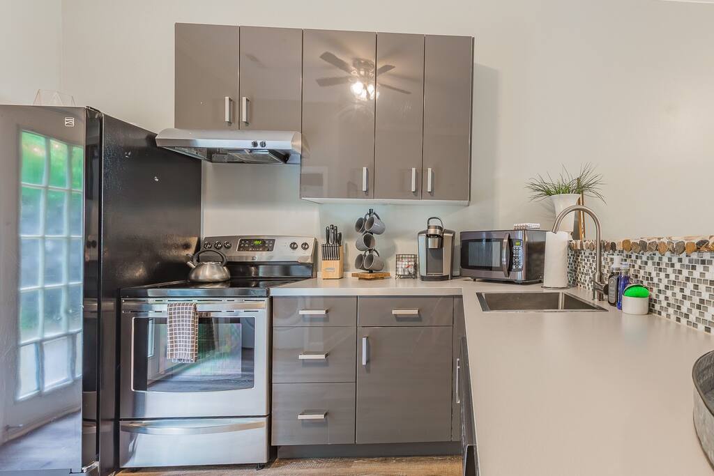 N. Chatt Charm - 2 Bedroom - Walk to Walnut St Bridge, Coolidge Park, and the river!