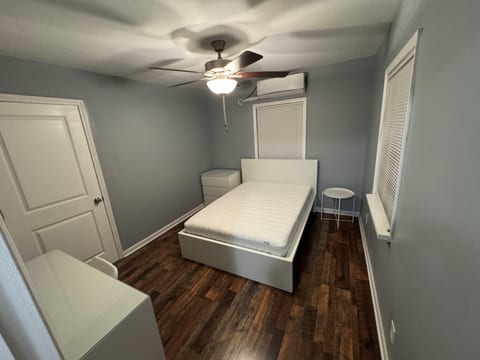 Cute cottage within walking distance to GCSU