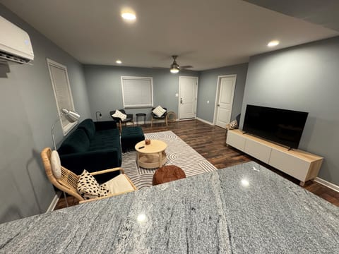 Cute cottage within walking distance to GCSU