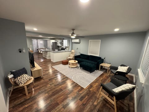 Cute cottage within walking distance to GCSU