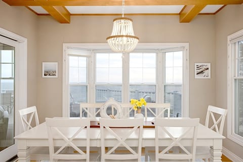 Gather for a meal with your family and friends while enjoying lake views!