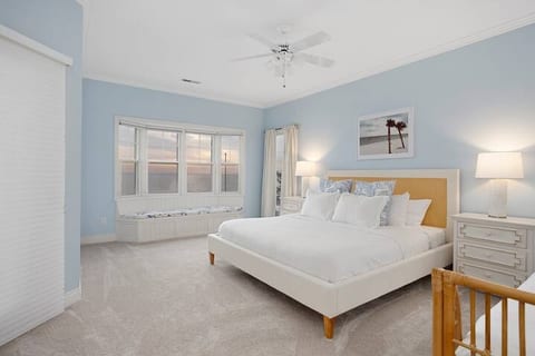 With a king bed, amazing views of Lake Michigan, and a twin sized daybed this spacious bedroom can comfortably sleep 3.