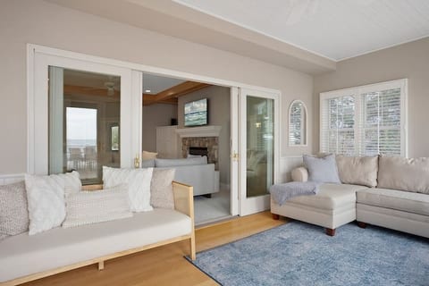 Sunroom offers beautiful views and a full sized pull out sofa bed. 