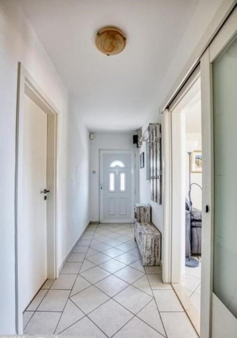 House Mirka - Unit 375048-13