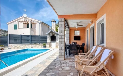 House Mirka - Unit 375048-13
