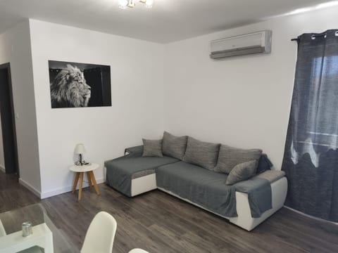 Apartments Dora - Unit 375113-13