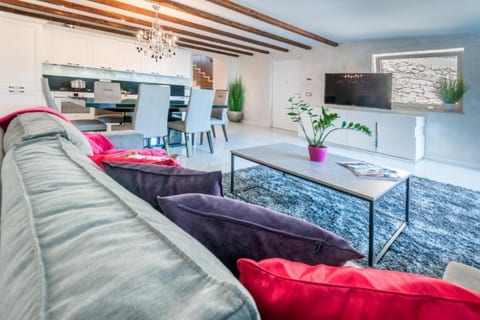 House Regent - Unit 375139-13