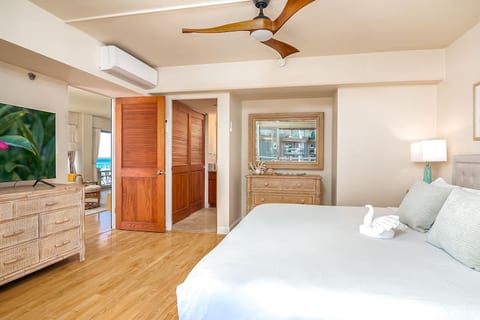 Upscale 2BR/2BA Ocean View in Waikiki + Parking!