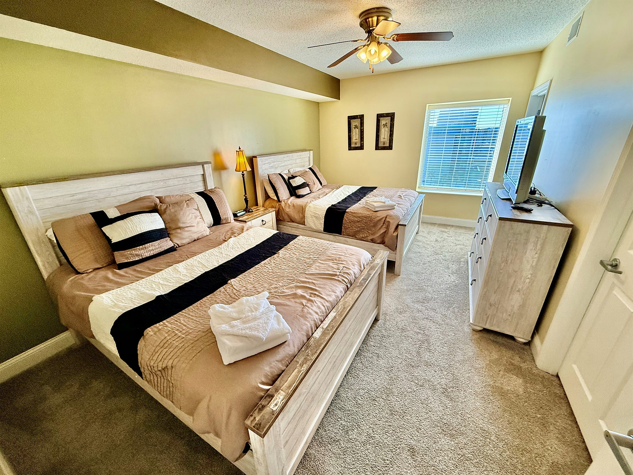 2 Queen Bedroom