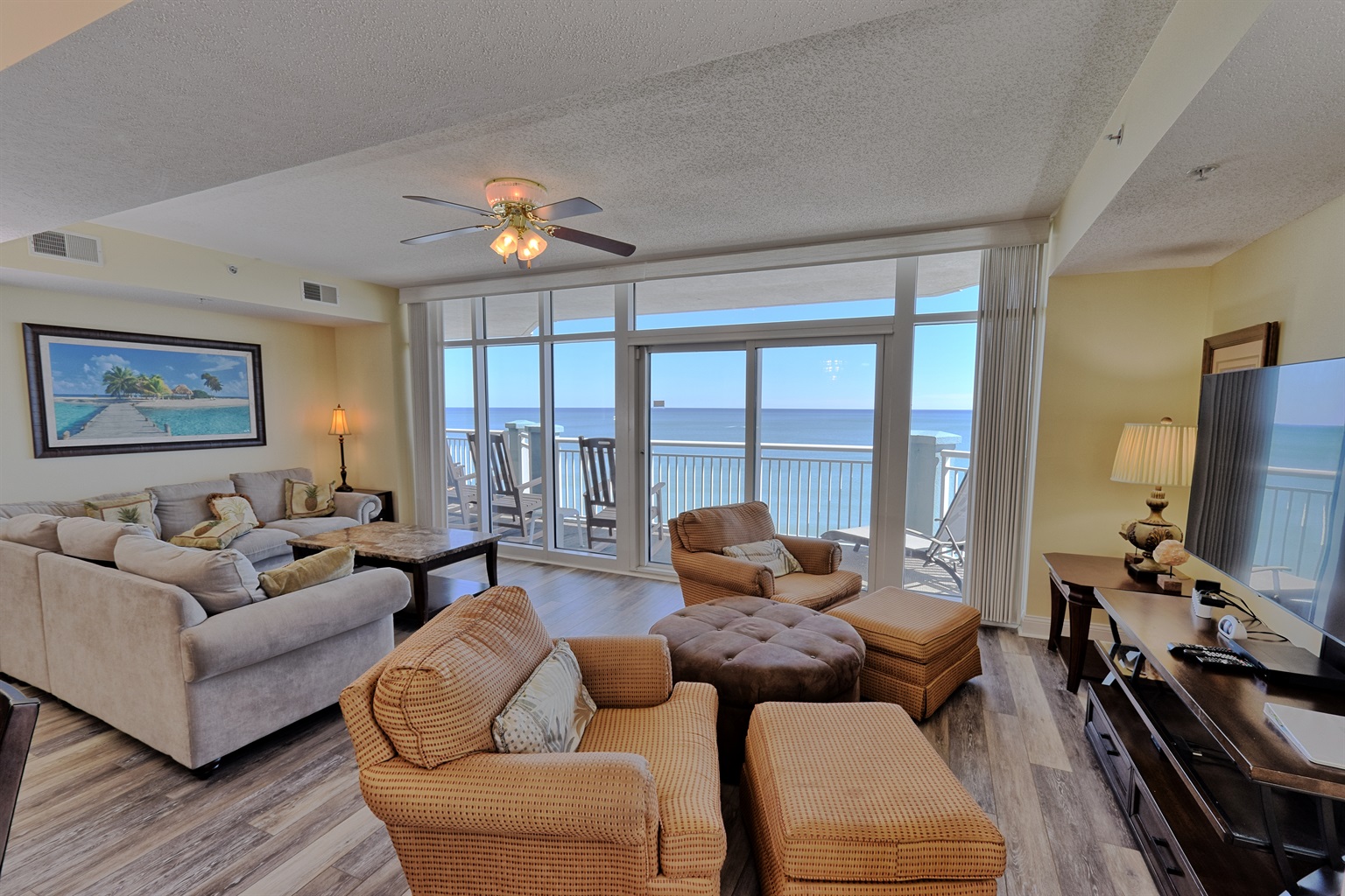 Living Room North East - Ocean Blue Vacation Rentals - Myrtle Beach