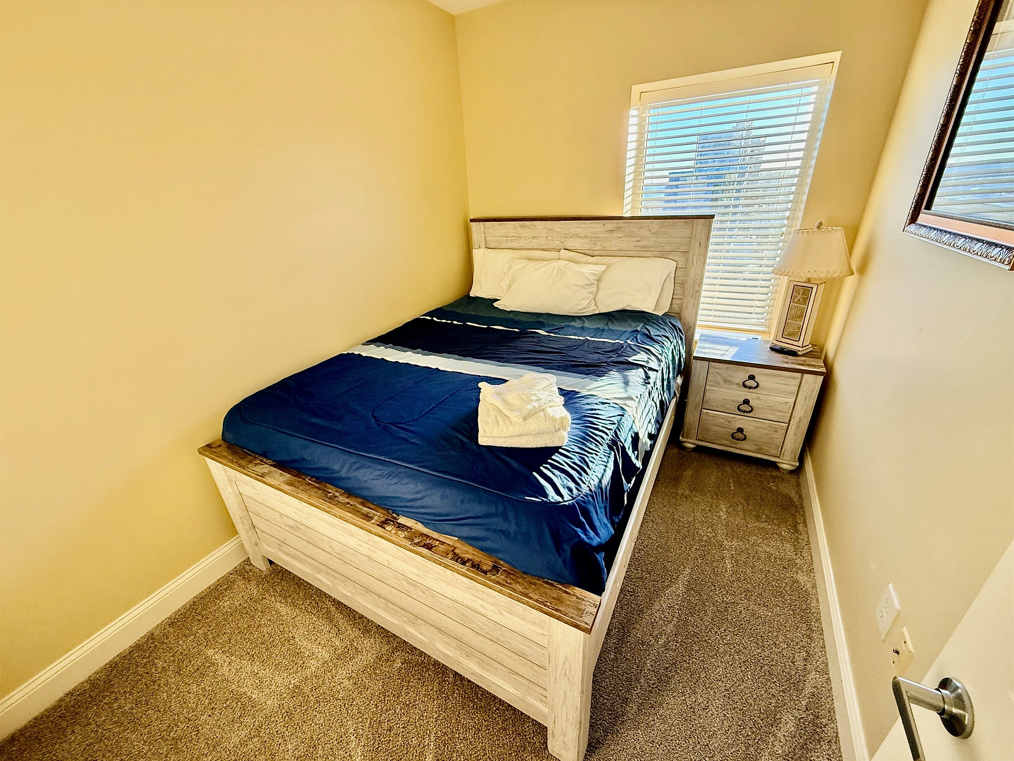 1 Queen Bedroom