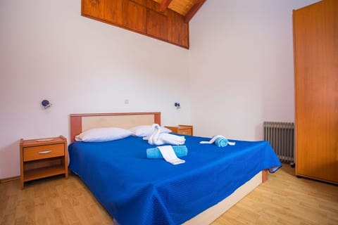House Country - Unit 375241-13