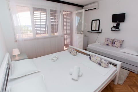 Apartments and Rooms Hope - Unit 375385-13