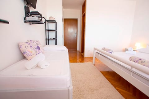 Apartments and Rooms Hope - Unit 375385-13