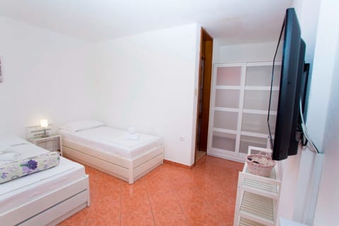 Apartments and Rooms Hope - Unit 375386-13