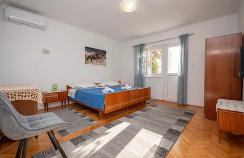 Apartment Ivana - Unit 375512-13