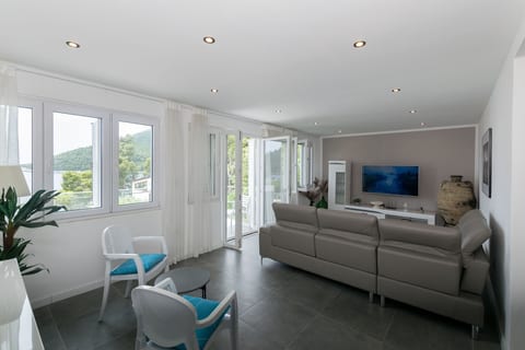 Apartment Mila - Unit 375513-13